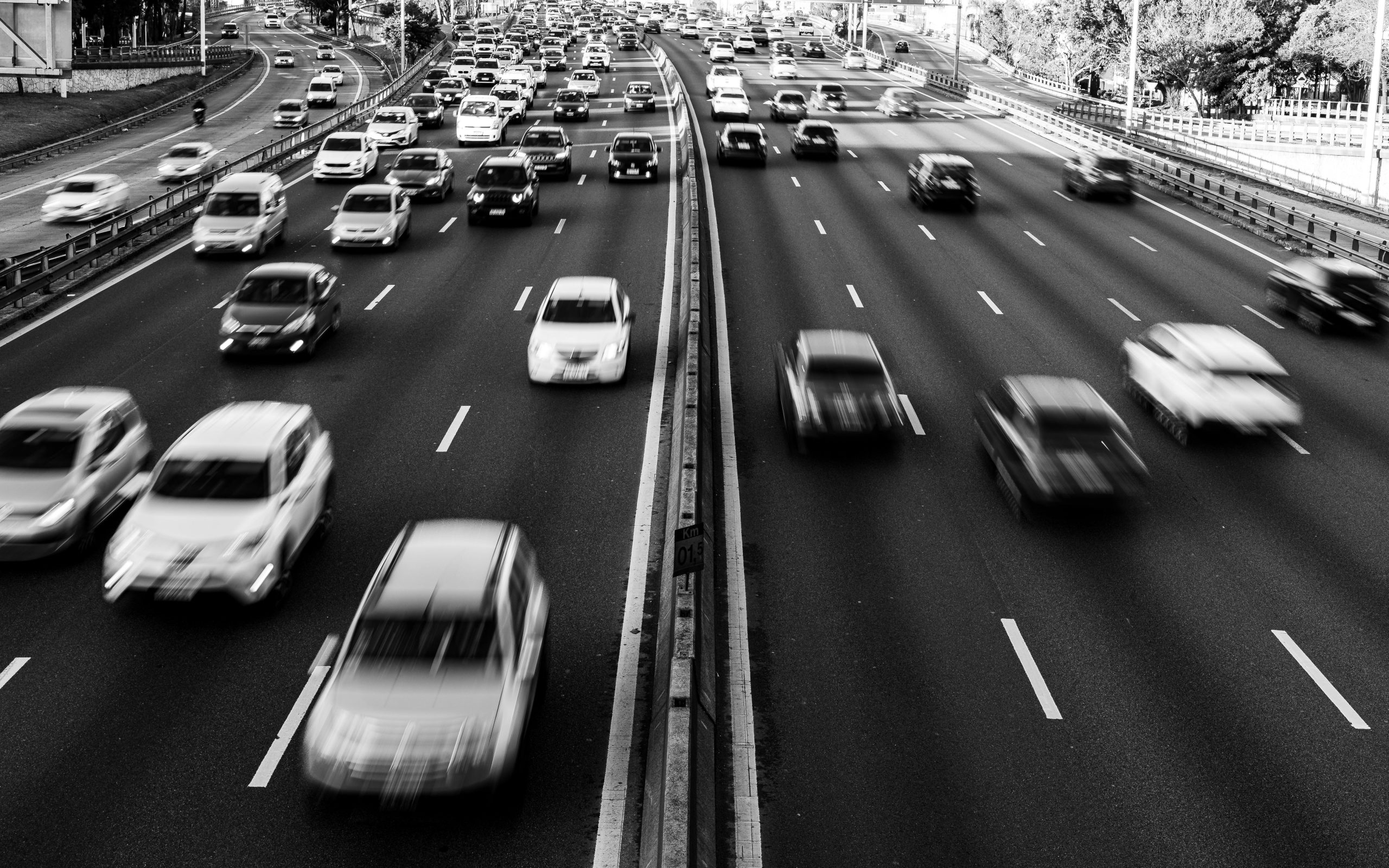 Gatwick Airport Taxis from Addlestone – Licensed Local Drivers